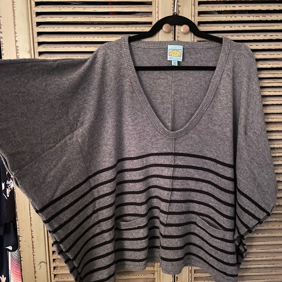C&C California short sleeve cape sweater - Picture 2 of 7